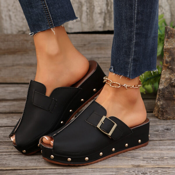 Summer Fish Mouth Wedges Sandals With Rivet Buckle Design Fashion Thick Bottom Slippers For Women Outdoor Non-slip Slides - Image 2
