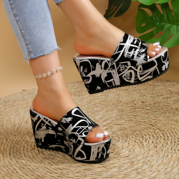 Round Toe Wedge Printed Slippers - Image 5