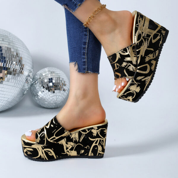 Round Toe Wedge Printed Slippers - Image 3